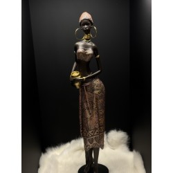 Africaine vase sur la hanche