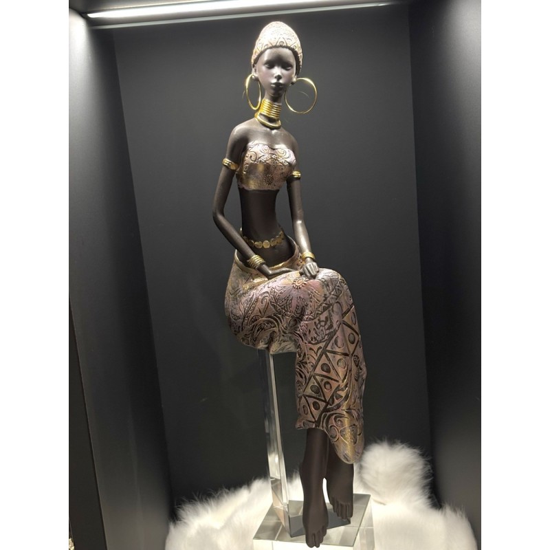 Africaine assise dans le vide