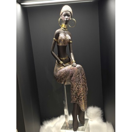 Africaine assise dans le vide