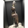 Africaine assise dans le vide